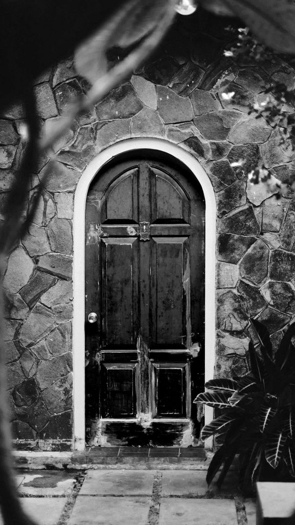 Vintage Door black and white 1080×1920