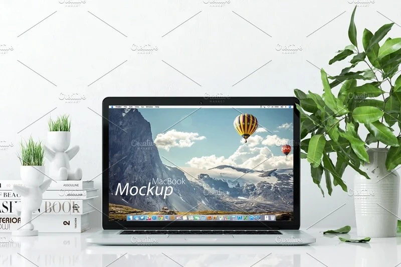 Mockup MacBook on The Desk
